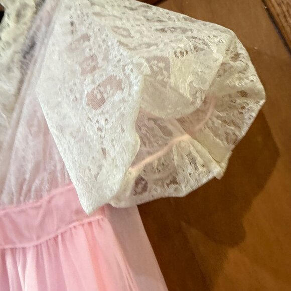 size SM S/M Vintage Sheer Pink Nightgown Robe Piegnoir set Lace trim, Puff Sleev - Picture 8 of 15